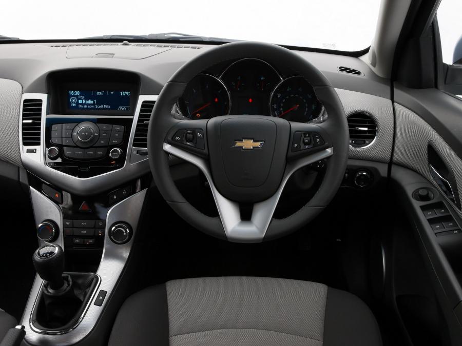  Chevrolet Cruze 2009 года  (UK) (фото 14 из 16)